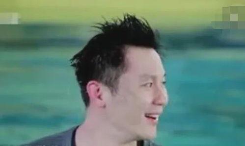 李姓帅气明星男,魅力四溢，风度翩翩的青春偶像