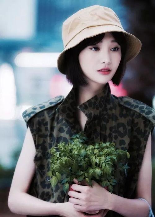 男明星渔夫帽照片,探寻男明星的时尚魅力