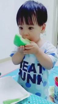 吃哈密瓜视频可爱,可爱瞬间萌翻网友